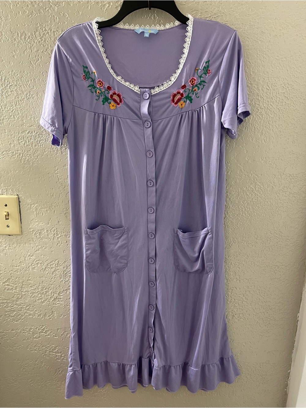 Dream Crest Women’s Lavender Embroidered Button-Front Nightgown Medium